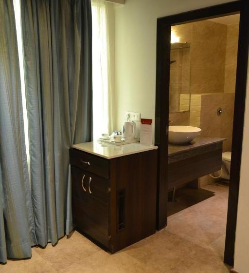 クラブルーム, Sobti Continental Bareilly