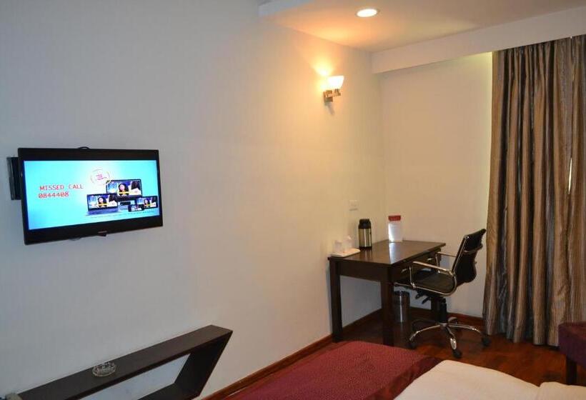 Habitació Club, Sobti Continental Bareilly