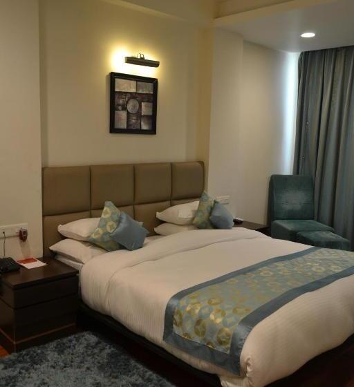 Habitació Club, Sobti Continental Bareilly