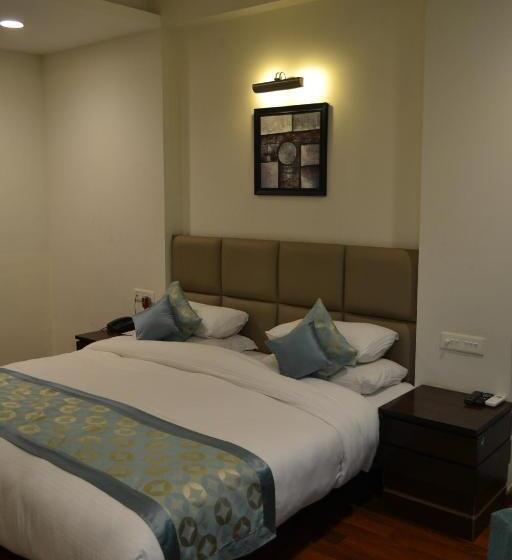 クラブルーム, Sobti Continental Bareilly