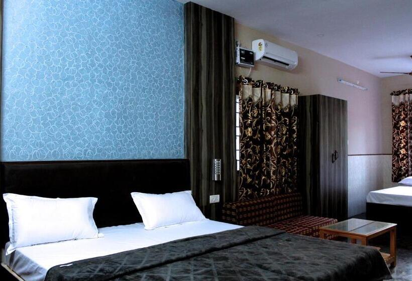 جناح مزوَّد بشرفة, Vinodhara Guesthouse