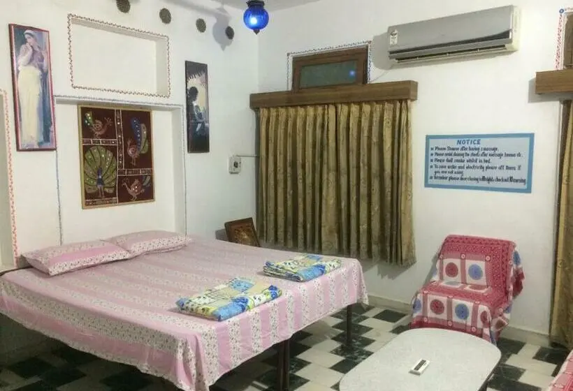 Perhehuone, White House A Family Homestay