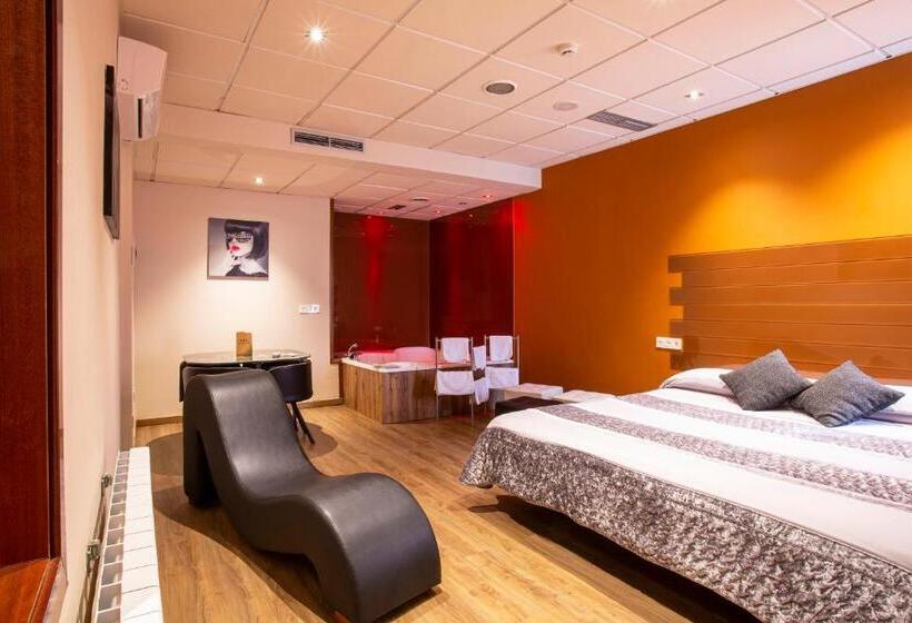 سوئیت با تخت بزرگ, Motel Los Abedules