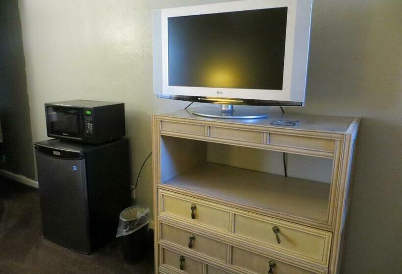 شقة غرفتين, Capri Motel