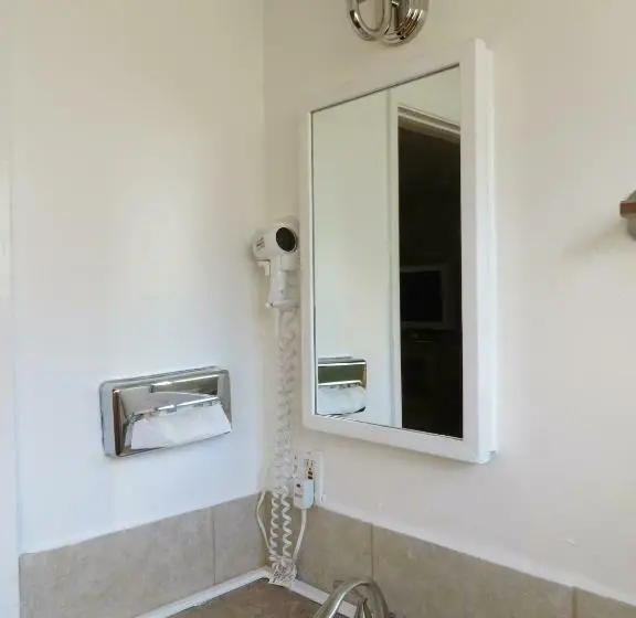 آپارتمان 2 خوابه, Capri Motel