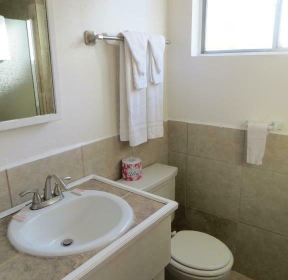 带2个卧室的公寓, Capri Motel