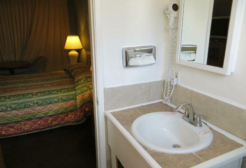 家庭间, Capri Motel