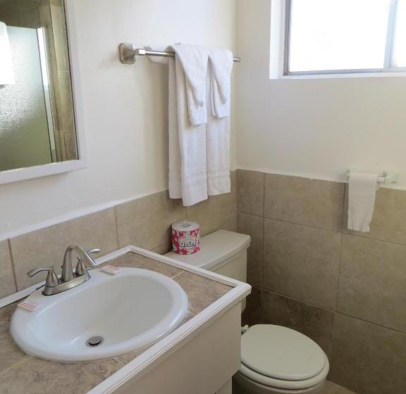 标准单人间, Capri Motel