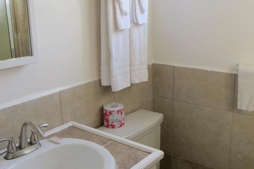 带2个卧室的公寓, Capri Motel