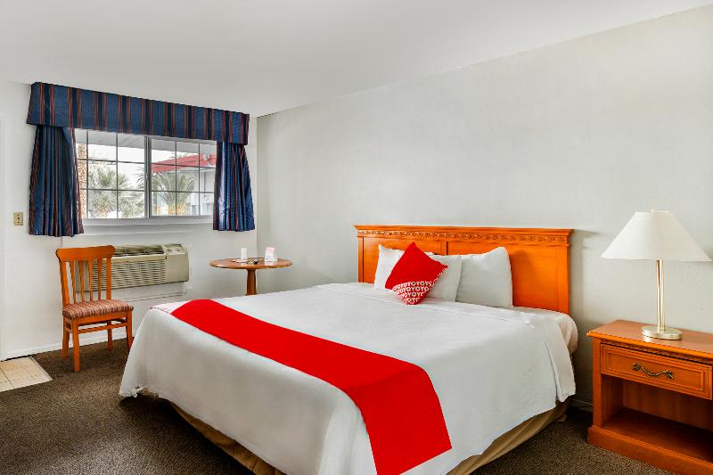 带大床的标准间, Gateway Motel