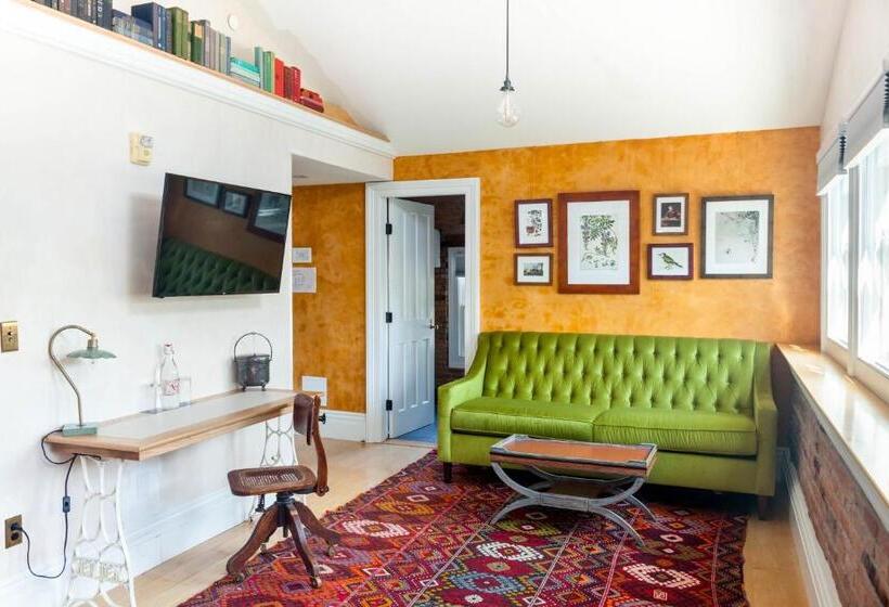 جناح سوبيريور, Argos Inn   Ithaca S Boutique