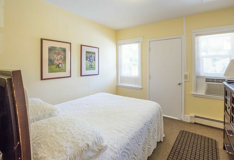 스탠다드 룸 더블 침대 2개, The Lava