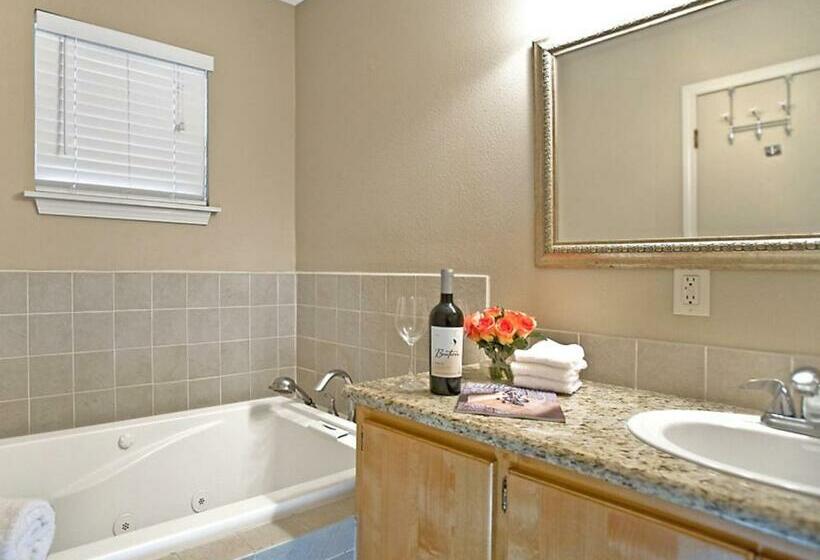 スタンダードバンガロー, Blanco Riverside Cottages