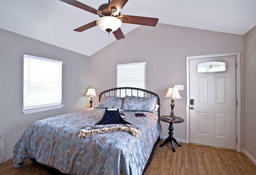 スタンダードルーム, Blanco Riverside Cottages