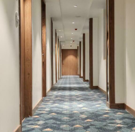 Номер Стандарт, Chryso Hotels Pvt Ltd