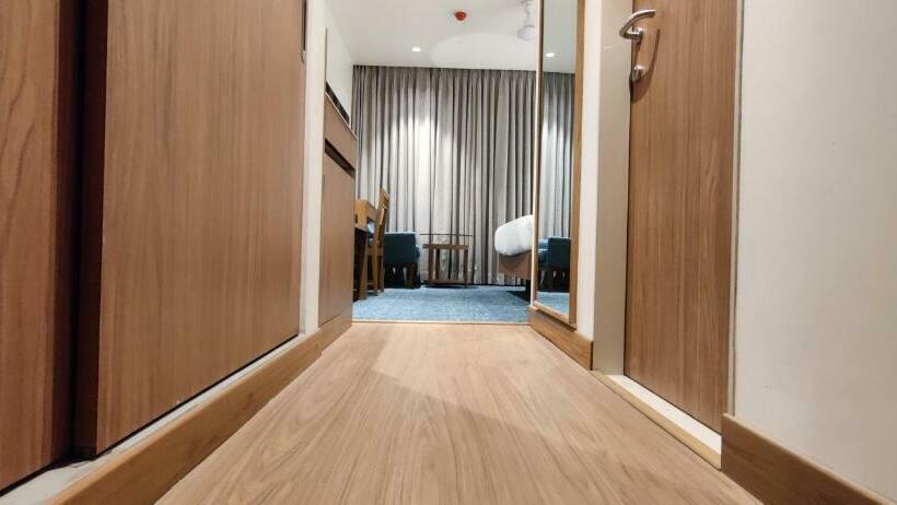 غرفة قياسية, Chryso Hotels Pvt Ltd