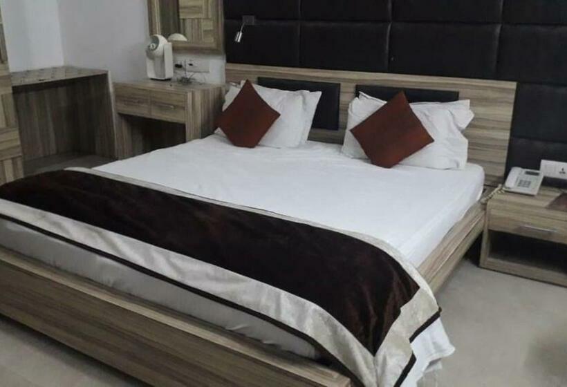 Номер Deluxe, Solo Victoria