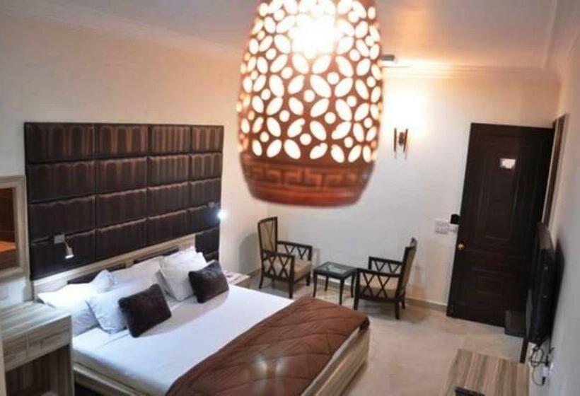 Номер Deluxe, Solo Victoria