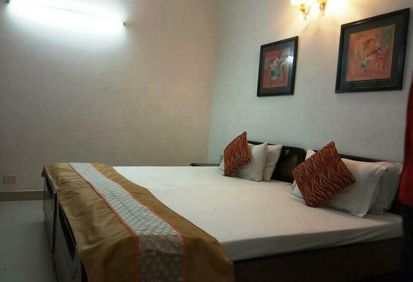 Номер Deluxe, Solo Victoria