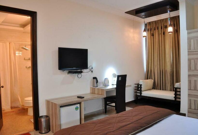 Номер Deluxe, Solo Victoria