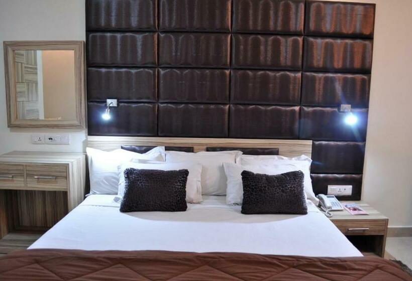 Номер Deluxe, Solo Victoria