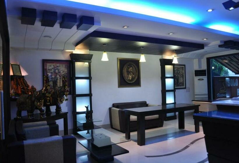 Номер Deluxe, Solo Victoria