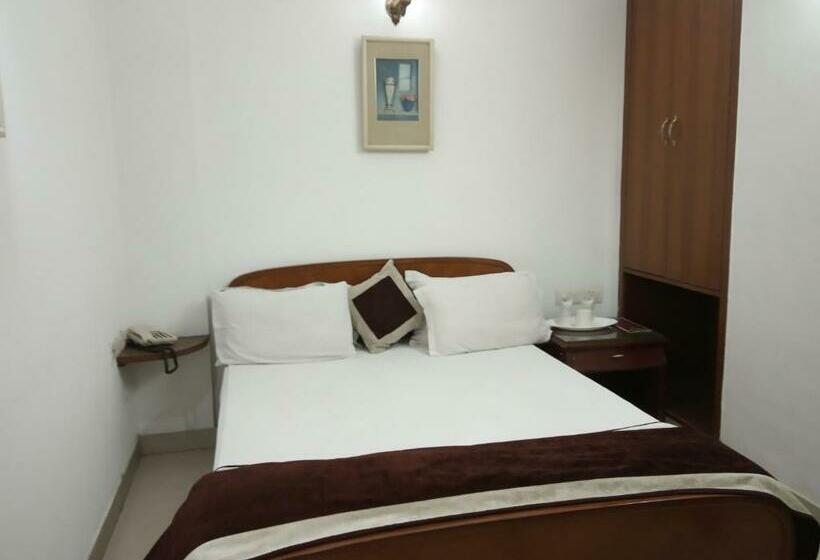 Номер Deluxe, Solo Victoria