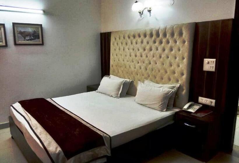 Номер Deluxe, Solo Victoria