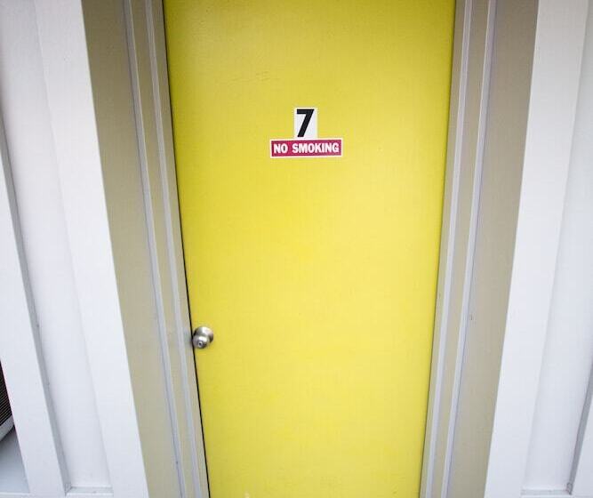 패밀리 룸, The Lava