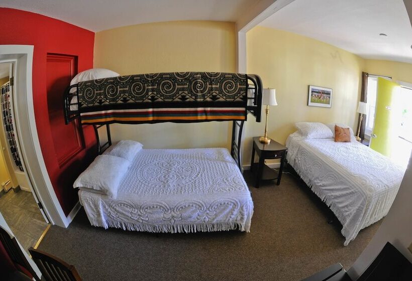 패밀리 룸, The Lava