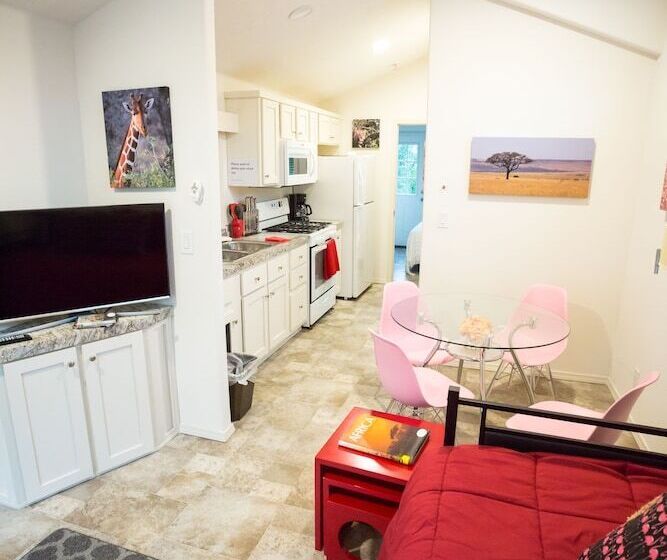 침실 1개 주택, The Lava