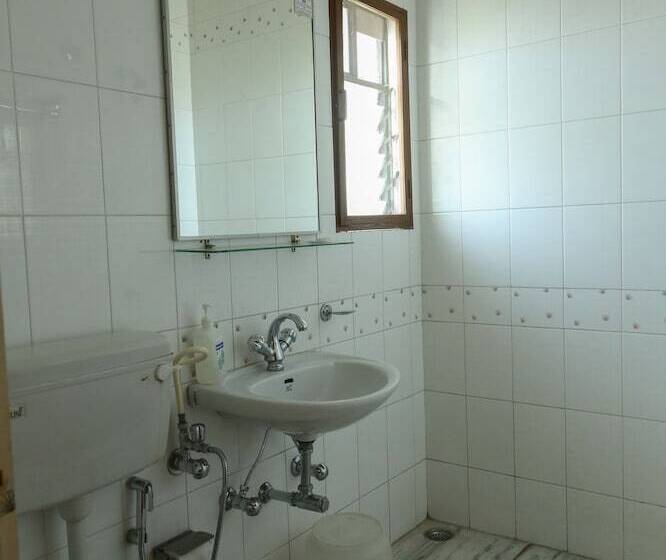 Quarto Estandar, The Majestic Manor