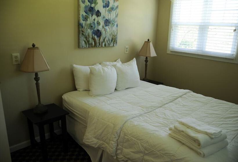 Standard studio with lake view, Michillinda Lodge Resort