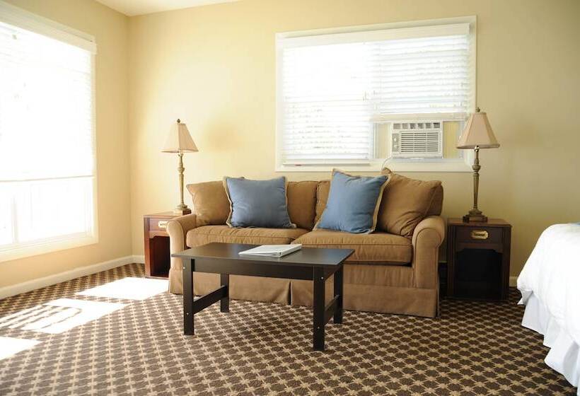 Standard studio with lake view, Michillinda Lodge Resort