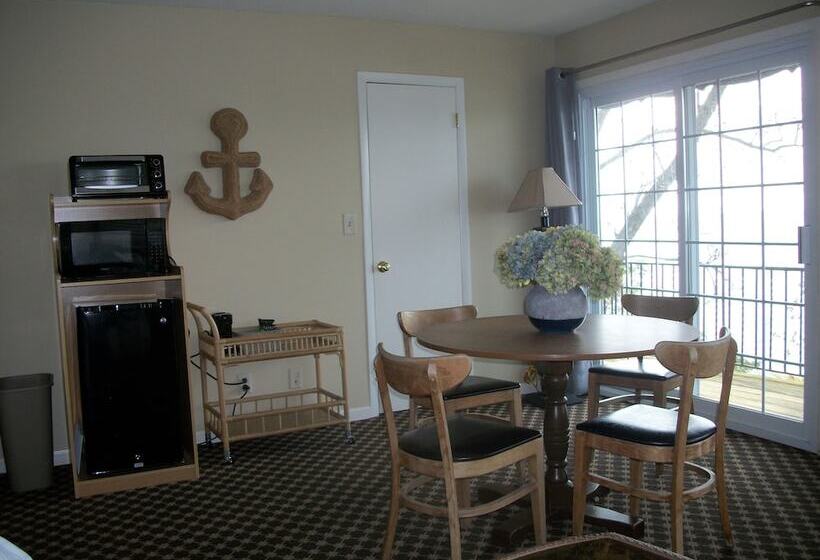 Standard studio with lake view, Michillinda Lodge Resort