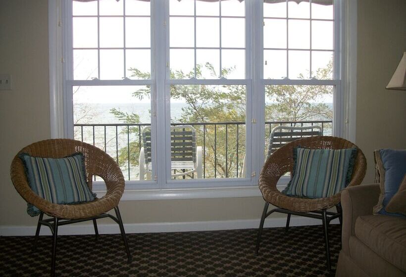 Standard studio with lake view, Michillinda Lodge Resort