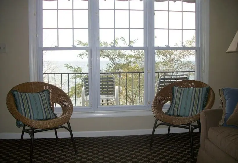 Standard studio with lake view, Michillinda Lodge Resort