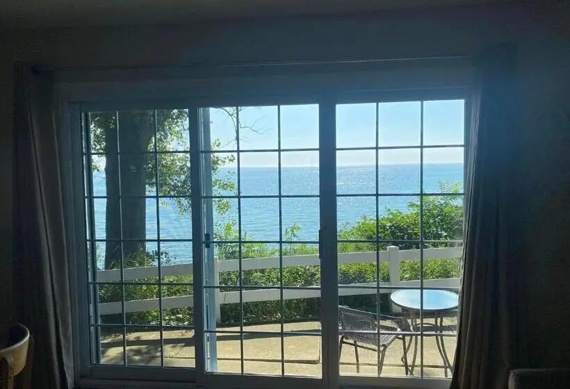 Standard studio with lake view, Michillinda Lodge Resort