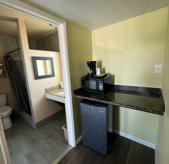 キングサイズベッドのスタンダードルーム, American Inn   Grover Beach   Pismo Beach