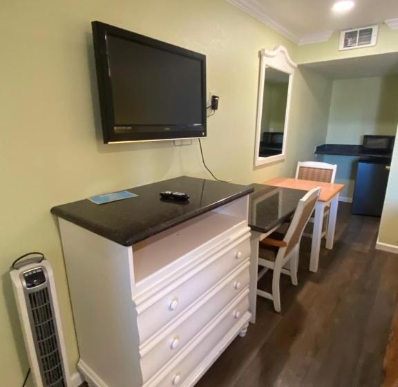 キングサイズベッドのデラックスルーム, American Inn   Grover Beach   Pismo Beach