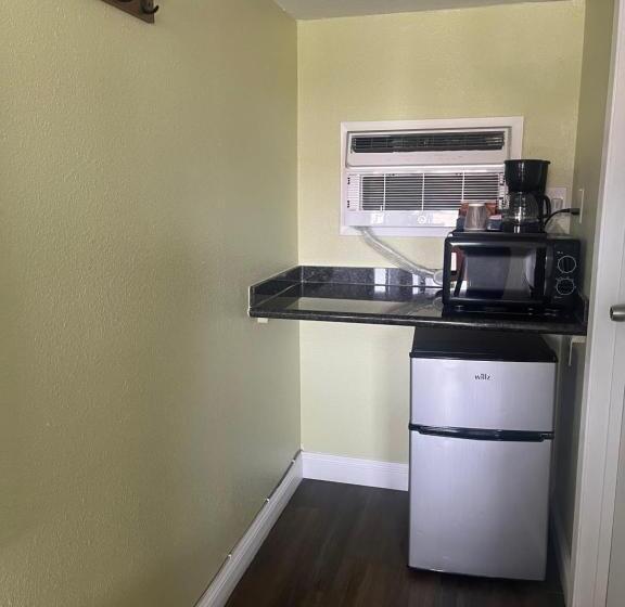 キングサイズベッドのスタンダードルーム, American Inn   Grover Beach   Pismo Beach