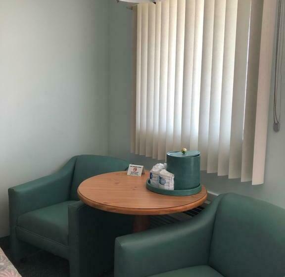 スタンダードルーム, Windswept Motel