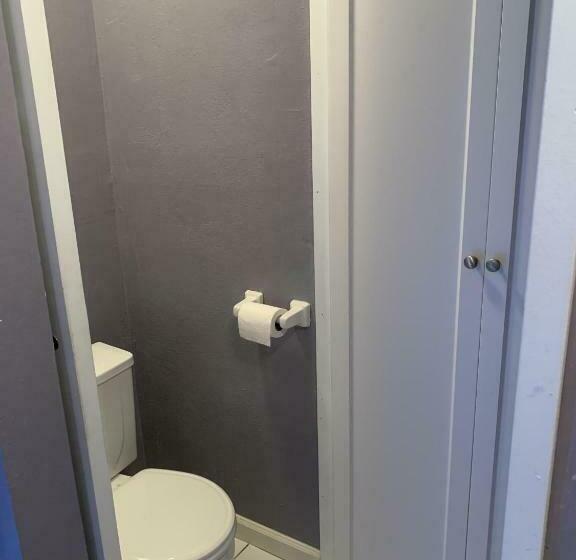 スタンダードルーム, A Bed Of Roses