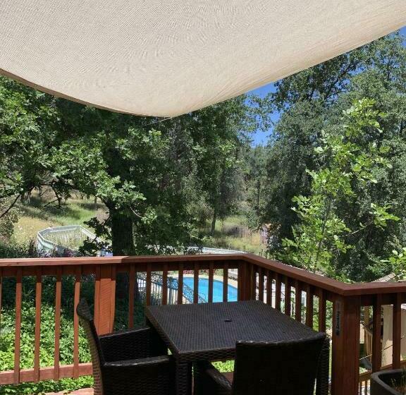 スタンダードルーム, A Bed Of Roses