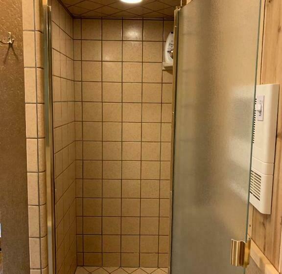 スタンダード４人部屋, A Bed Of Roses