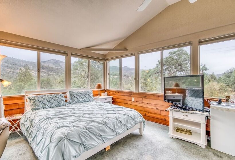 חדר סטנדרט לארבעה, A Bed Of Roses