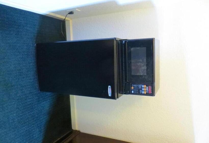 标准间, Capri Motel