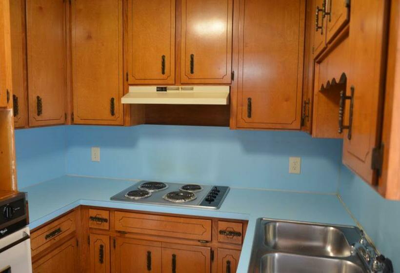 جناح سرير كينج, El Camino Motel