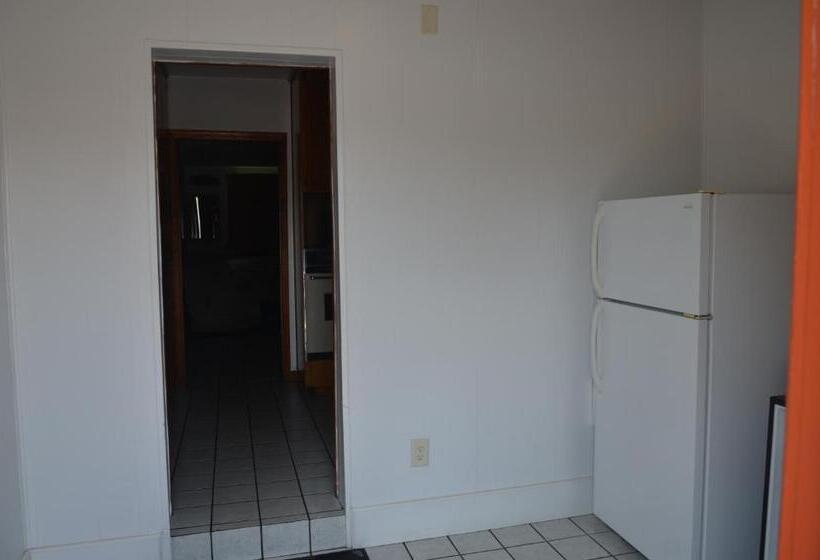 جناح 3 غرف نوم, El Camino Motel