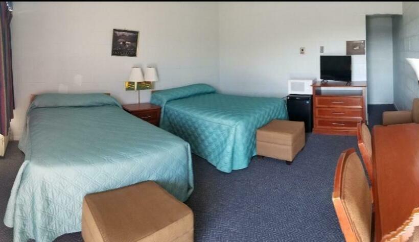 2ダブルベッドのスタンダードルーム, Holiday Host Motel